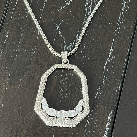 Vince Camuto Necklace - Picture 5 of 8